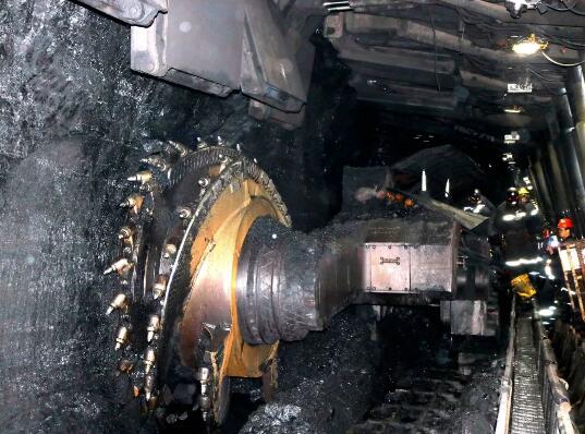 潞安集團首個大采高智能化綜采工作面建設(shè)完成