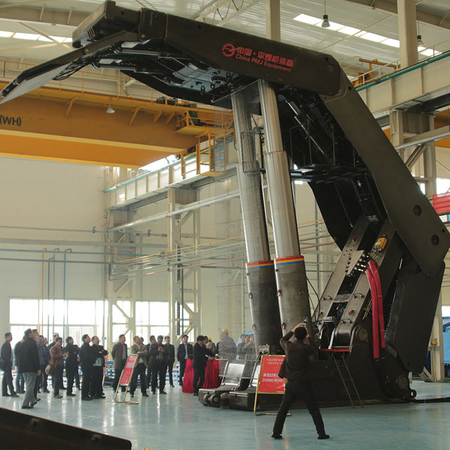 煤礦機(jī)械：ZY26000/40/88D型超大采高液壓支架