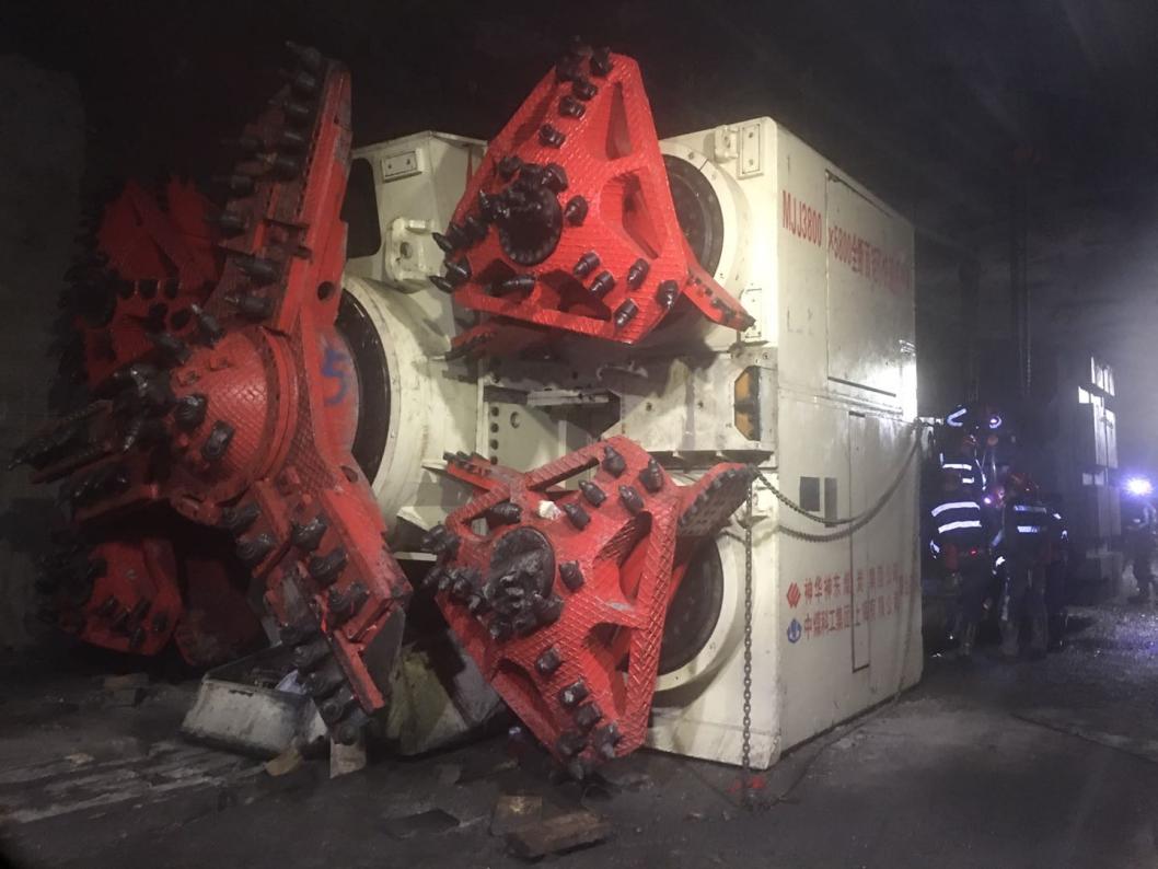 落差5.1米！全斷面矩形快速掘進(jìn)機(jī)開(kāi)啟過(guò)斷層先例